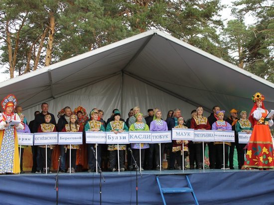 Ярмарка «Уральская рябина» в Каслинском районе собрала тысячу человек