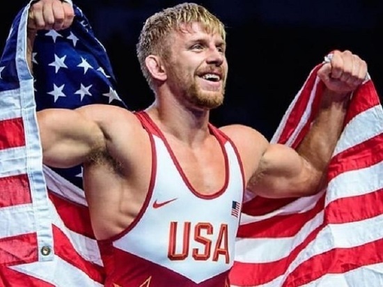 Чемпион мира по борьбе из США вызвал на бой Нурмагомедова Чемпион мира по борьбе из США вызвал на бой Нурмагомедова