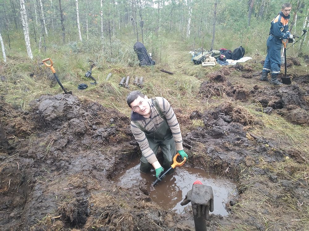 Петербургские поисковики нашли под Мгой штурмовик ИЛ-2 с останками пилота внутри