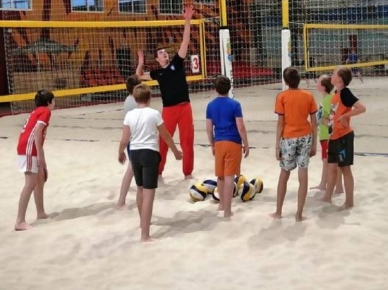 Зима близко: в Архангельске набирают детей для занятий пляжным волейболом