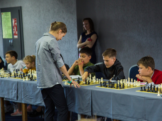 В Ялте гроссмейстер Татьяна Косинцева провела сеанс игры на 64 досках