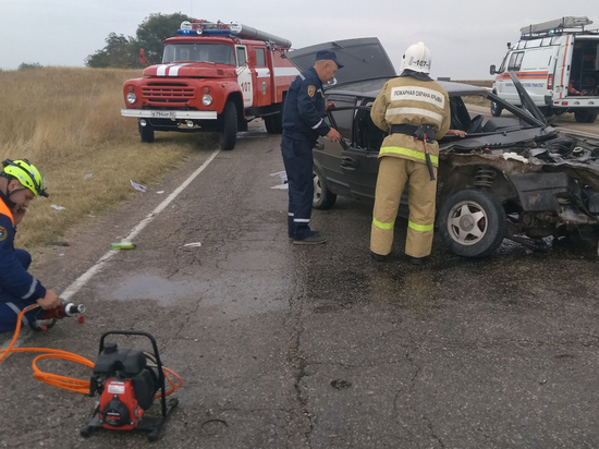Авария в Кировском районе Крыма: водителя извлекали при помощи гидравлики