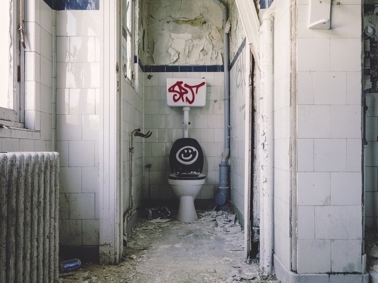 Плавский суд закрыл туалеты в местной школе на 90 дней