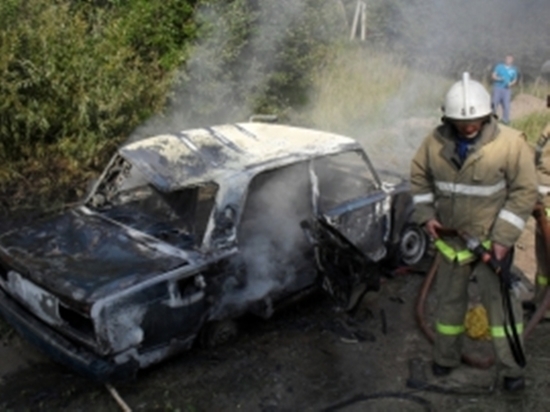 В Ингушетии пожарные потушили загоревшуюся «семерку»