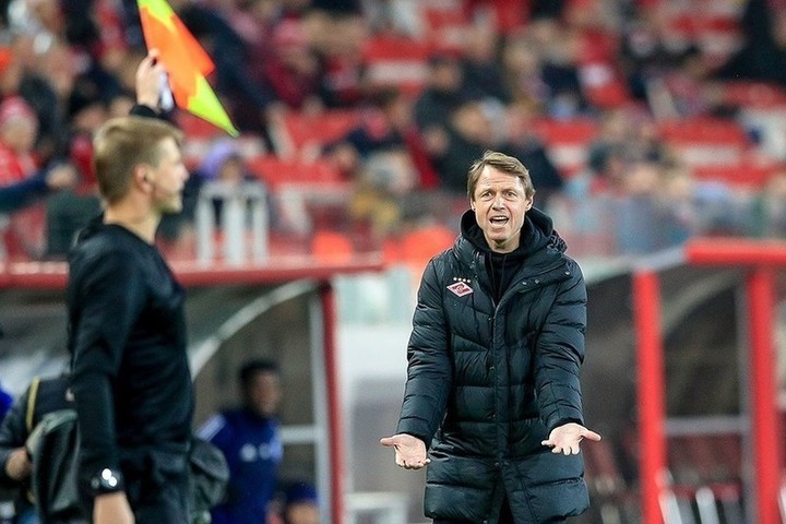 После отставки Олега Кононова красно-белому клубу необходимо срочно искать нового главного тренера.
