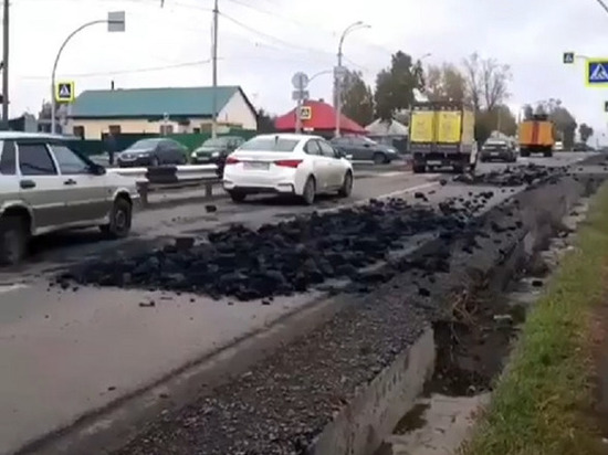 Движение в Кемерове затруднилось из-за рассыпавшегося угля