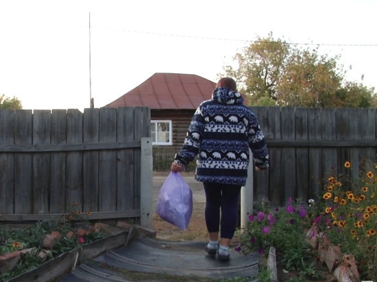 Умершие жители села Михайловского района задолжали регоператору за вывоз мусора