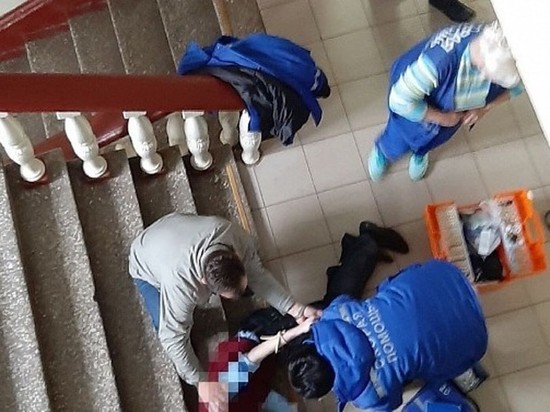 В Иванове молодой человек упал с лестницы и был госпитализирован