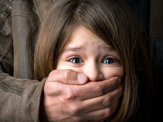В Хакасии педофил насиловал девочек с согласия матери