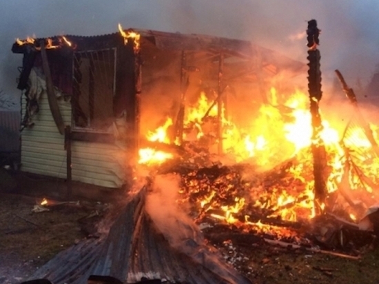 Крупный пожар в Заокском районе тушили больше часа
