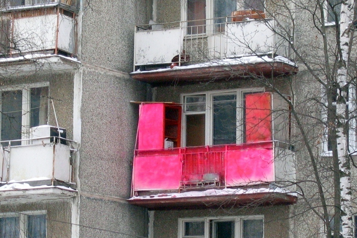 Общие балконы можно курить. Ужасный балкон. Самые страшные балконы. Русский балкон. Балкон смешной.