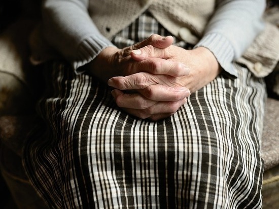 Карельская пенсионерка вынуждена жить в заброшенном санатории без отопления