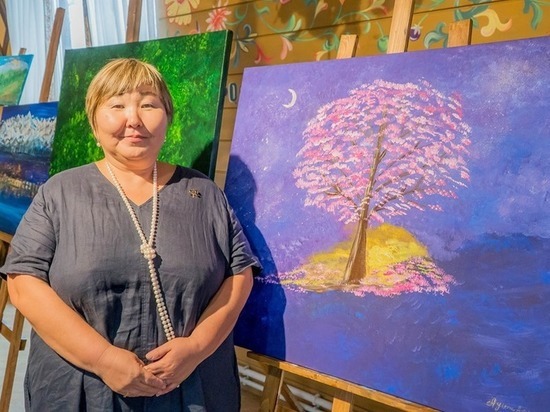 В Улан-Удэ прошла выставка испанской художницы Аюны Гомбожаповой