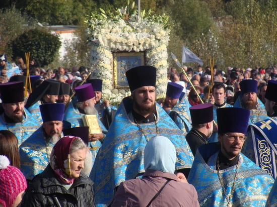 В Курской области прошел крестный ход с иконой «Знамение»