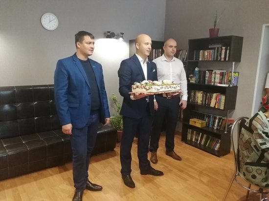 Депутаты поздравили оренбургских пенсионеров с Днем пожилого человека