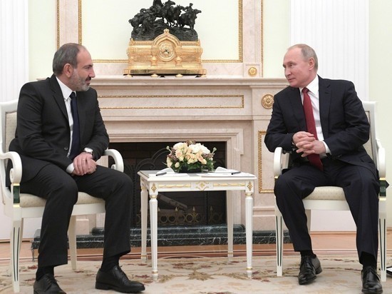 Пашинян похвастался селфи с Путиным и другими участниками саммита ЕАЭС