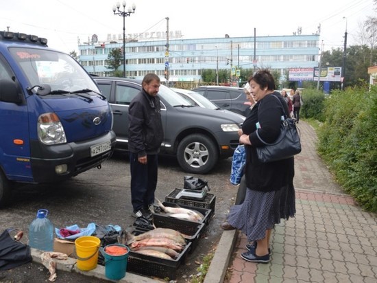 Незаконных торговцев рыбой штрафуют в Хабаровске