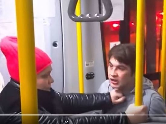 «Ты — никто!» — прокричал кондуктор женщине в екатеринбургском автобусе, и началась драка