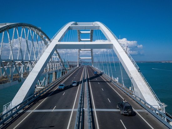 Крымский мост покрыли устойчивой связью и интернетом