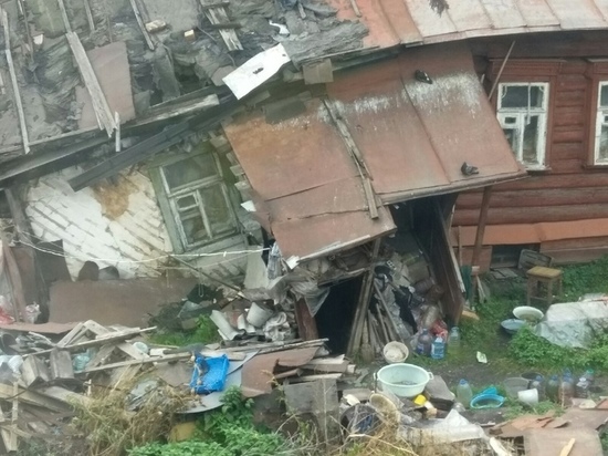 В Пролетарском районе Тулы пенсионерка живет в развалинах собственного дома