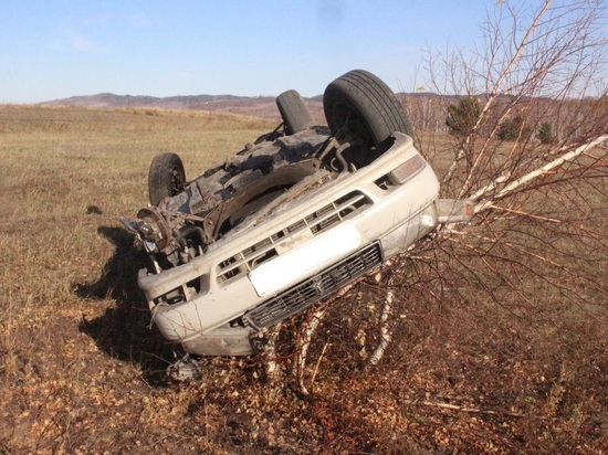 Toyota Cresta перевернулась в Карымском районе, погибли двое
