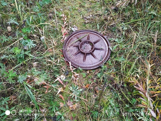 Петрозаводчан предупреждают о том, что неизвестные воруют крышки с люков