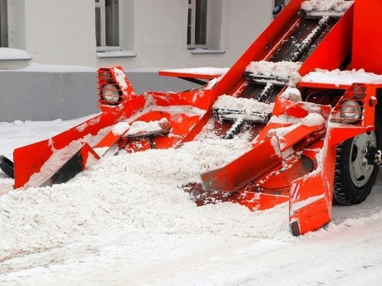 Новые машины и нехватка кадров: как Барнаул готовится к снегоуборочному сезону