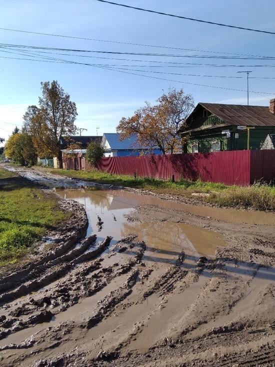 В Бугуруслане прорыв водопровода превратил улицы в болото