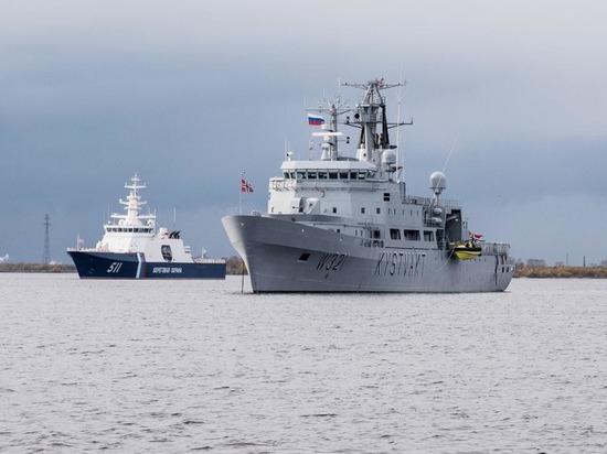 Норвежский военный корабль покинул Архангельск