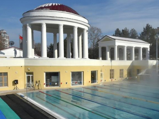 Открытый плавательный бассейн возобновил работу в Хабаровске