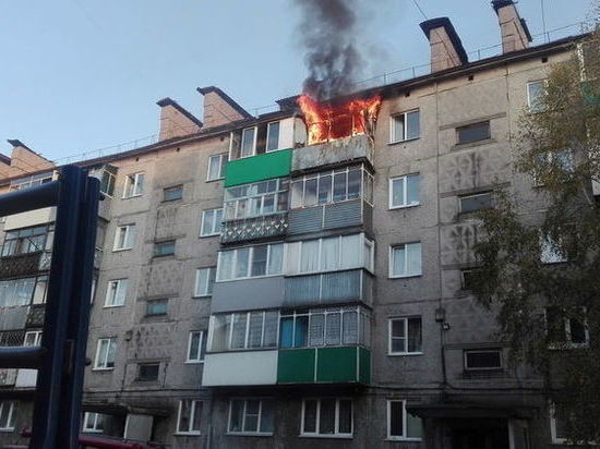 Квартира на пятом этаже загорелась в Междуреченске