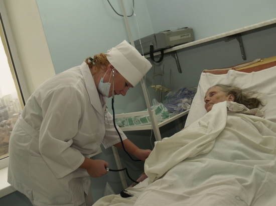Престарелые люди часто одиноки, больны, беспомощны