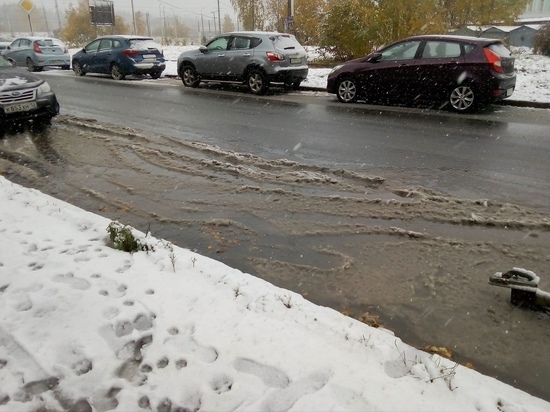 Петрозаводчане жалуются на отсутствие уборки снега и слякоти в городе