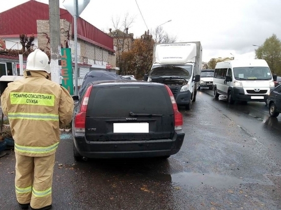В массовой аварии в Белоусово пострадал человек