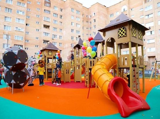 В Оболенске установили детскую площадку по Губернаторской программе