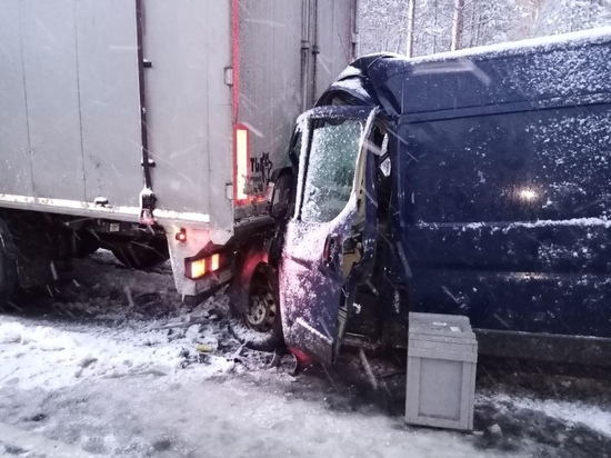 Восемь человек пострадали в ДТП из-за первого снега в Карелии