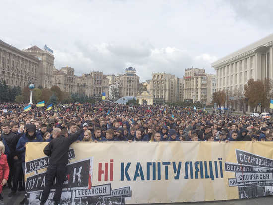 Националисты под присмотром партии Порошенко вышли на новый Майдан