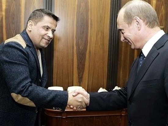 Расторгуев рассказал, как пытался вручить Путину $100