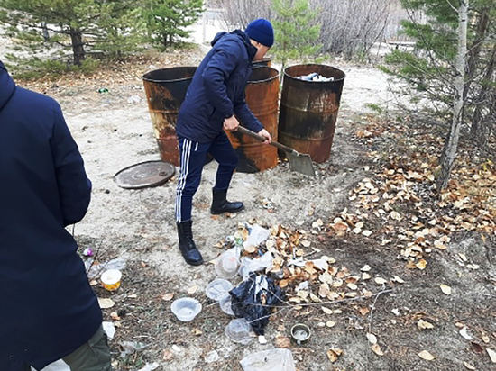 В Бурятии росгвардейцы вывезли 500 кг.мусора с берега реки