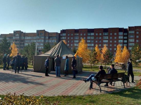 Обманутые дольщики поселились в палатке у МВДЦ «Сибирь»: требуют достроить дома