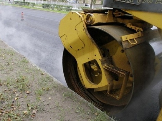 В Северодвинске пытаются очистить обочины улиц от машин для ремонта проезжей части