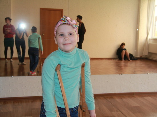 Алиса из Челябинска после 8 месяцев без движения выйдет на сцену
