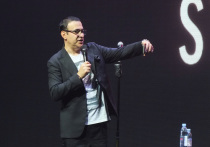 5 октября в концертном зале Event-Hall Сити-парка «Град» выступил один из самых ярких резидентов Comedy Club, звезда интеллигентного юмора Гарик Мартиросян