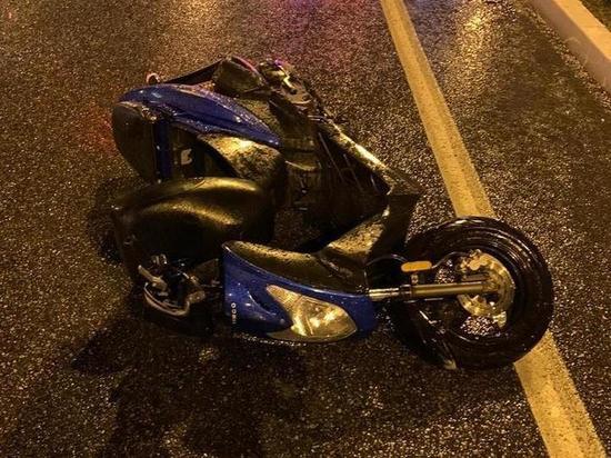 Мотоциклист без прав и его пассажирка пострадали в ДТП в Сочи