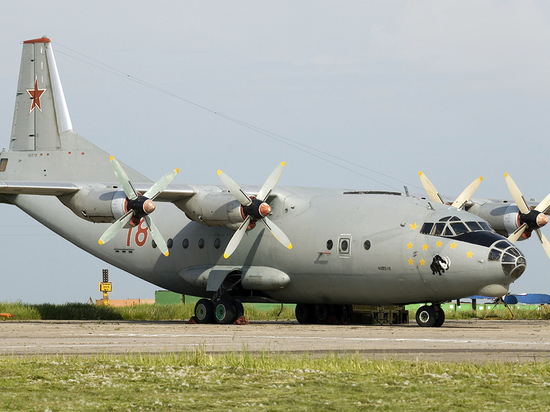 Военный самолет из Челябинска аварийно приземлился в Кольцово «на брюхо»