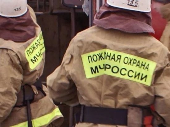 Пожарные Магадана спасли человека из горящей квартиры