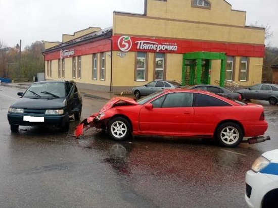 В Рославле жестко столкнулись "десятка" и «Opel Calibra»