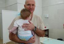 Редчайшую операцию малышу, родившемуся с тремя ногами, провели врачи детской городской больницы святого Владимира Департамента здравоохранения Москвы