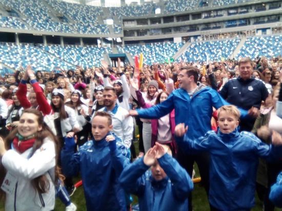 Зарядка на стадионе «Нижний Новгород» проходит с участием губернатора