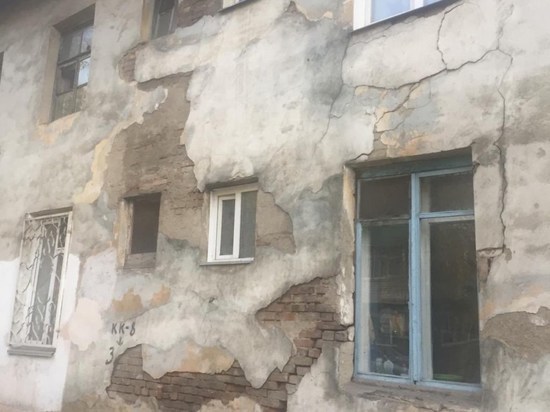 На Мечникова люди уже 4 года живут в разрушающемся доме